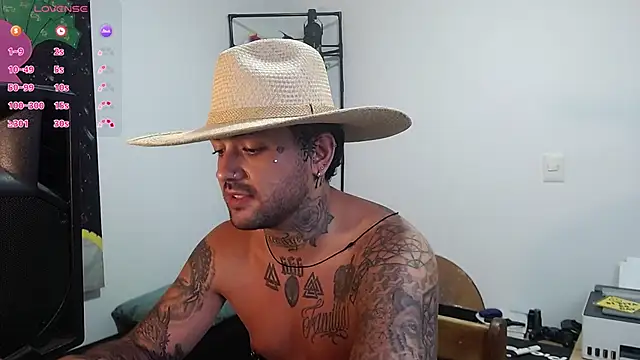 Snapshot of nicolastorres99 chatting on 12-19-25, 04:08 nicolastorres99 online show from 12-19-25, 04:08