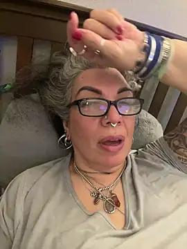 dieseldame1313 online show from 02-12-25, 02:24