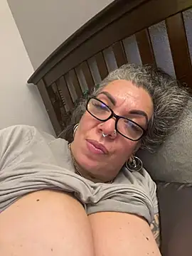 dieseldame1313 online show from 02-12-25, 08:27