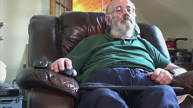 Snapshot of janzer13 chatting on 11-23-25, 03:01 janzer13 online show from 11-23-25, 03:01