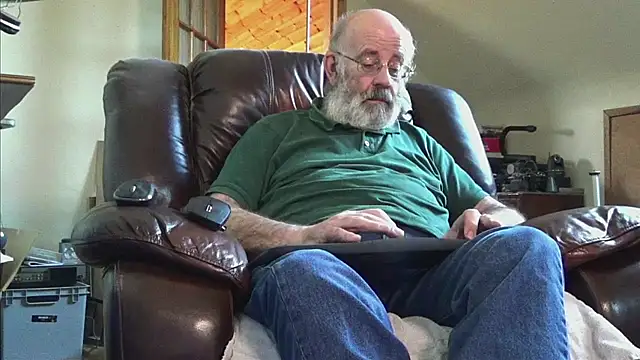 janzer13 online show from 12-19-25, 02:13