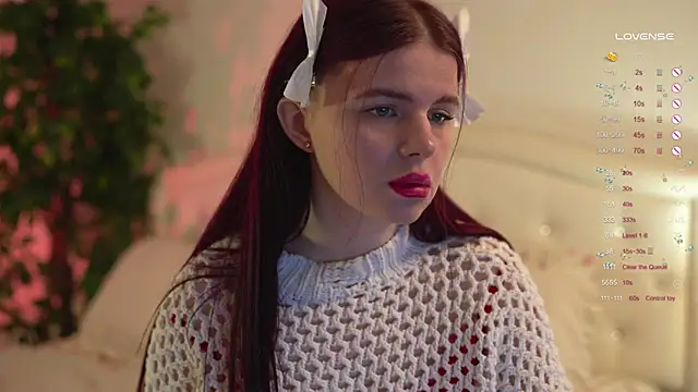 Snapshot of ambershoney chatting on 11-17-25, 04:24 ambershoney online show from 11-17-25, 04:24