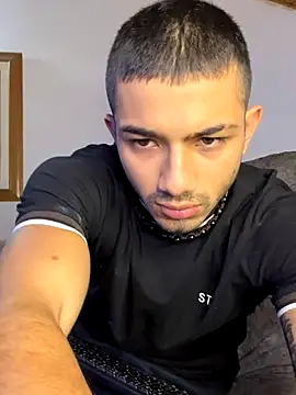 Snapshot of ArturoCardona_ chatting on 10-17-25, 10:40 ArturoCardona online show from 10-17-25, 10:40