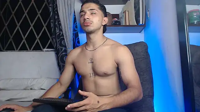 ArturoCardona  online show from 04-10-26, 12:49