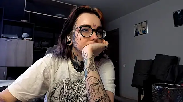 HighelikeGirl online show from 09-10-25, 10:04