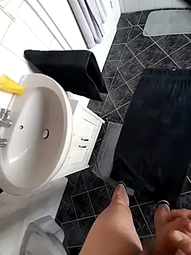 Snapshot of Hoodle-Doodle chatting on 11-08-25, 08:14 Hoodle-Doodle online show from 11-08-25, 08:14