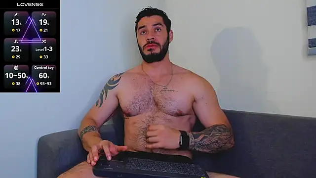 Snapshot of Drake_Cole chatting on 12-16-25, 11:32 Drake Cole online show from 12-16-25, 11:32