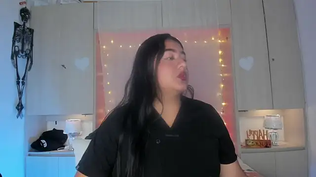 Snapshot of LilyWhitney chatting on 10-26-25, 04:07 LilyWhitney online show from 10-26-25, 04:07