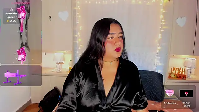 Snapshot of LilyWhitney chatting on 10-29-25, 04:15 LilyWhitney online show from 10-29-25, 04:15