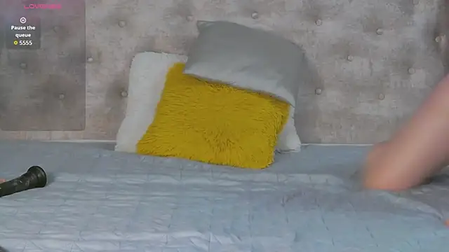 Leah Brooks online show from 11-21-25, 04:55