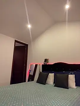 MiaAlarie online show from 10-04-25, 03:48