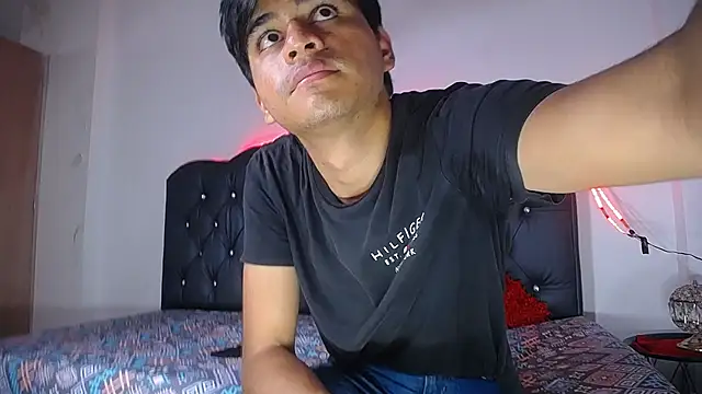 Snapshot of Charlie_Cock_ chatting on 10-21-25, 08:53 Charlie Cock online show from 10-21-25, 08:53