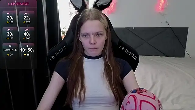 Snapshot of Luna_Navy chatting on 09-13-25, 09:42 Luna Navy online show from 09-13-25, 09:42