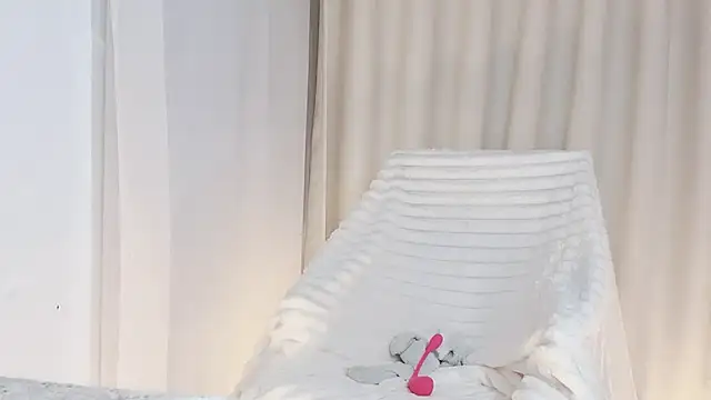 Vessi-babe online show from 12-16-25, 02:22