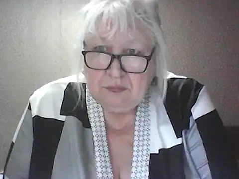 Snapshot of Alexia64231 chatting on 04-25-26, 02:14 Alexia64231 online show from 04-25-26, 02:14