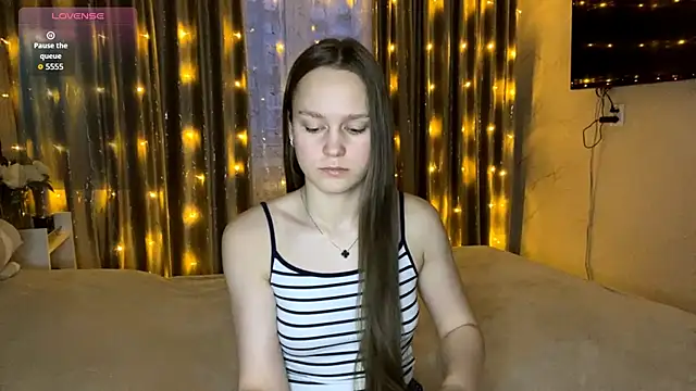 SoSweetGirl online show from 12-17-25, 10:10