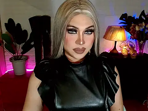 Snapshot of Pukesavurrat chatting on 10-29-25, 07:32 Pukesavurrat online show from 10-29-25, 07:32