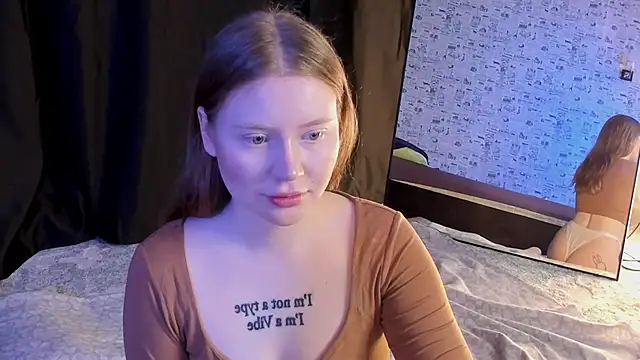 Lillie Berry online show from 10-10-25, 04:33