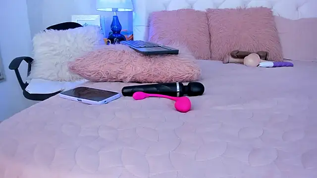 Snapshot of Yara_Bliss_ chatting on 11-17-25, 04:13 Yara Bliss online show from 11-17-25, 04:13