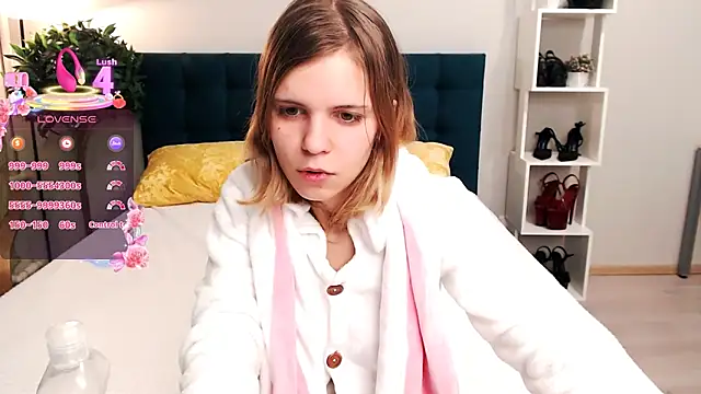 Snapshot of Enrujuvu_Vanpaia chatting on 09-14-25, 09:36 Enrujuvu Vanpaia online show from 09-14-25, 09:36