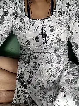 Snapshot of Hotty-Monaa chatting on 11-13-25, 05:23 Hotty-Monaa online show from 11-13-25, 05:23