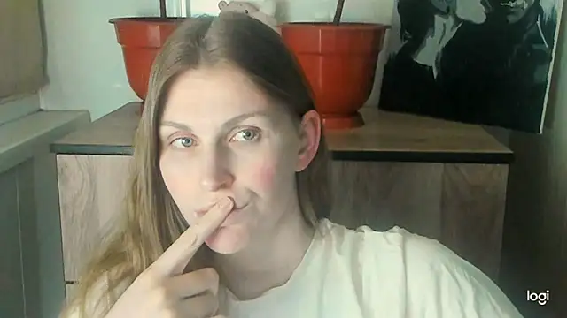 JuliaMuuun online show from 05-11-26, 09:45