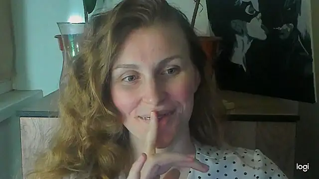 JuliaMuuun online show from 05-19-26, 08:48