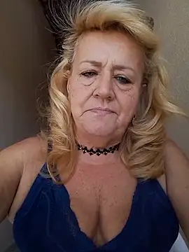 Snapshot of Belladama61 chatting on 09-17-25, 10:39 Belladama61 online show from 09-17-25, 10:39