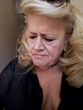 Snapshot of Belladama61 chatting on 09-23-25, 11:35 Belladama61 online show from 09-23-25, 11:35