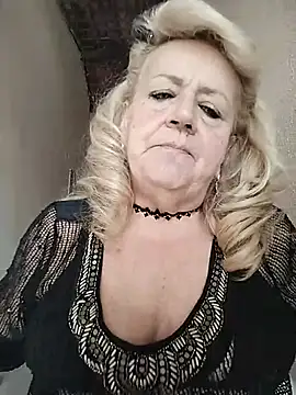 Snapshot of Belladama61 chatting on 09-27-25, 12:21 Belladama61 online show from 09-27-25, 12:21