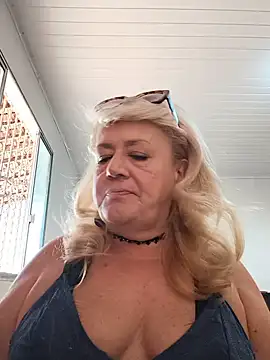Snapshot of Belladama61 chatting on 07-17-26, 11:17 Belladama61 online show from 07-17-26, 11:17