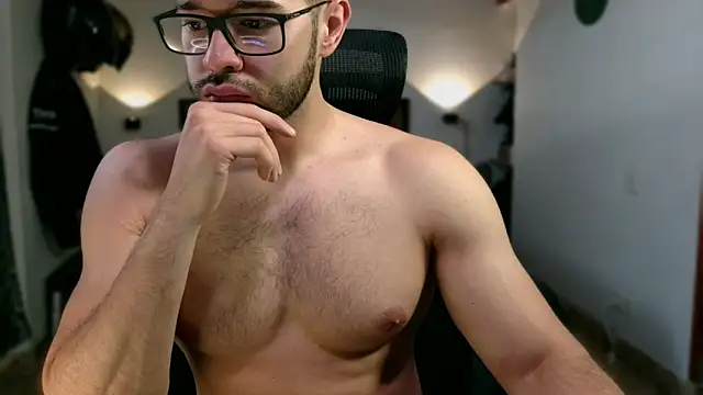 Snapshot of jacobmuscle4u chatting on 10-17-25, 03:03 jacobmuscle4u online show from 10-17-25, 03:03