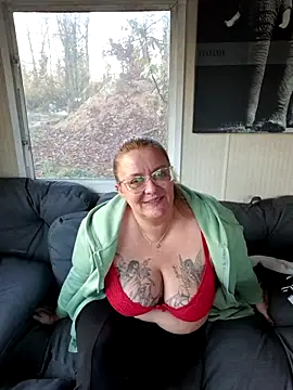 Misspapillon1840 online show from 12-03-25, 08:12