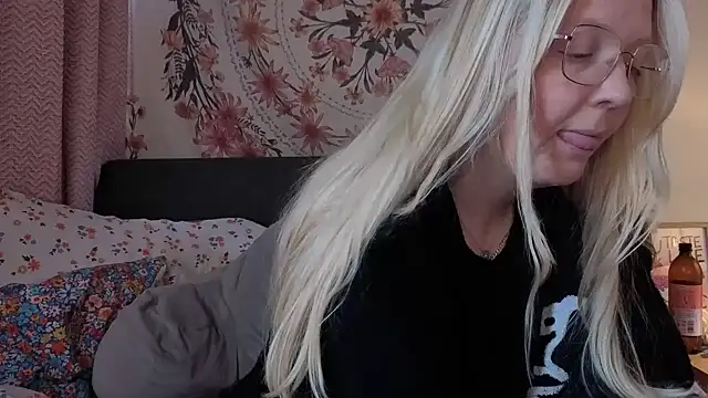 Daisyxoxo  online show from 03-04-26, 09:48