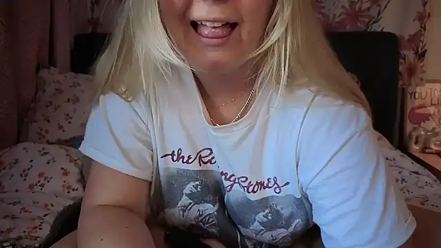 Daisyxoxo  online show from 03-05-26, 10:00