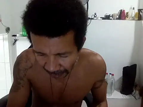 Snapshot of moreno25centimetro chatting on 11-10-25, 02:43 moreno25centimetro online show from 11-10-25, 02:43