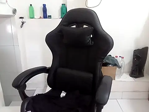 Snapshot of moreno25centimetro chatting on 11-11-25, 12:38 moreno25centimetro online show from 11-11-25, 12:38