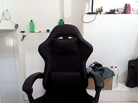 Snapshot of moreno25centimetro chatting on 11-12-25, 05:35 moreno25centimetro online show from 11-12-25, 05:35