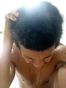 Snapshot of moreno25centimetro chatting on 11-27-25, 11:12 moreno25centimetro online show from 11-27-25, 11:12