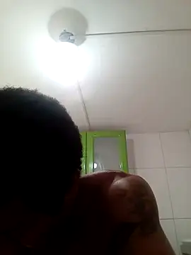 Snapshot of moreno25centimetro chatting on 12-15-25, 02:43 moreno25centimetro online show from 12-15-25, 02:43