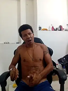 Snapshot of moreno25centimetro chatting on 01-17-26, 04:00 moreno25centimetro online show from 01-17-26, 04:00