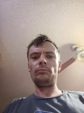 Snapshot of RichardW chatting on 11-17-25, 08:09 RichardW online show from 11-17-25, 08:09