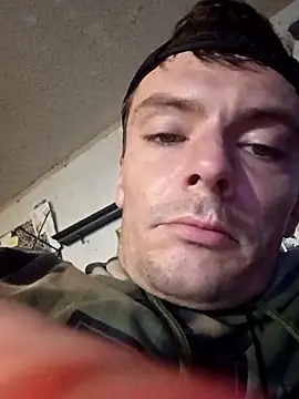 Snapshot of RichardW chatting on 12-18-25, 02:34 RichardW online show from 12-18-25, 02:34