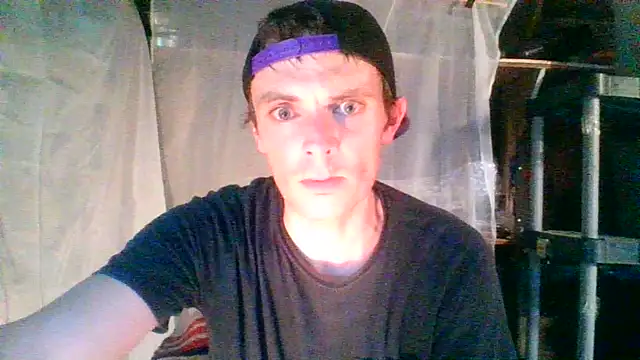 Snapshot of RichardW chatting on 06-09-26, 05:19 RichardW online show from 06-09-26, 05:19