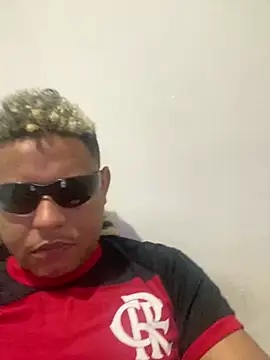 Snapshot of Nillsobluyy chatting on 12-19-25, 01:29 Nillsobluyy online show from 12-19-25, 01:29