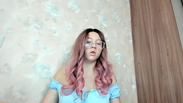 Snapshot of Stephanie_Hills chatting on 09-10-25, 07:41 Stephanie Hills online show from 09-10-25, 07:41