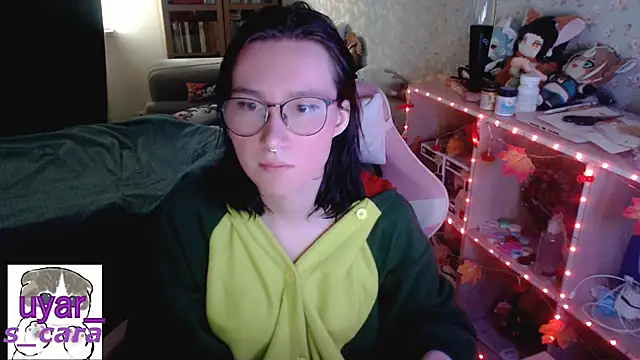 Snapshot of s_cara chatting on 10-11-25, 11:09 s cara online show from 10-11-25, 11:09