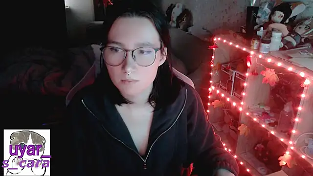 Snapshot of s_cara chatting on 10-14-25, 11:00 s cara online show from 10-14-25, 11:00