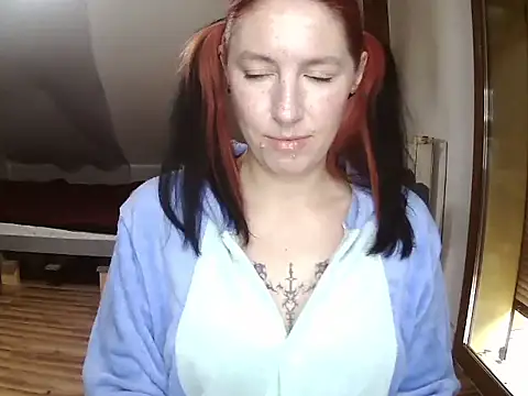 Snapshot of JudyFetish chatting on 10-29-25, 07:32 JudyFetish online show from 10-29-25, 07:32