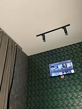 FavoriteKira online show from 11-08-25, 10:08